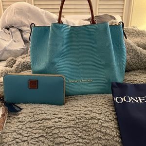 Dooney and Bourke large Barlow Satchel/wallet